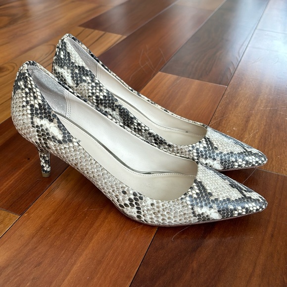 Coach Shoes - Coach snakeskin pumps 🐍